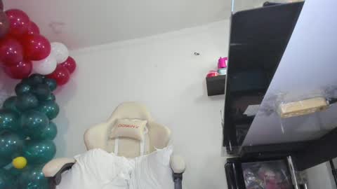 Snapshot of ana_ruuh chatting on December 2024 09:01:01 PM Im anna but you can call me as you want online show from December 2024 09:01:01 PM