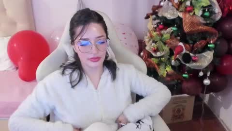 Snapshot of ana_ruuh chatting on December 2024 07:29:02 PM Im anna but you can call me as you want online show from December 2024 07:29:02 PM