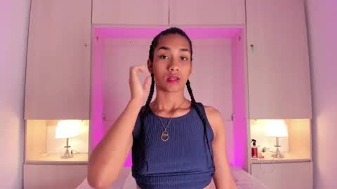 anaacollins_ online show from November 2025 11:32:02 AM