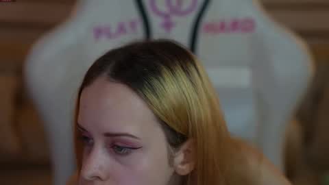 Snapshot of anabel_team054 chatting on October 2025 11:19:01 AM PLAYHARD054 online show from October 2025 11:19:01 AM