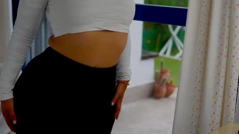 anabelcurvy online show from November 2025 02:17:02 PM