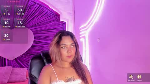 Snapshot of anaelle_bardin chatting on November 2025 09:57:02 PM Anna online show from November 2025 09:57:02 PM