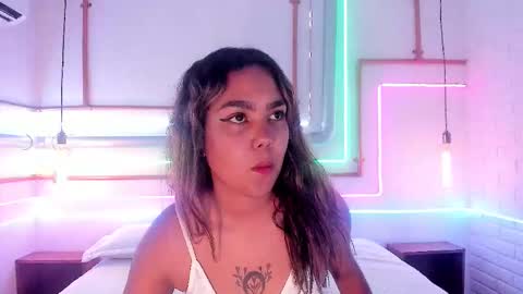 Snapshot of anaelle_bardin chatting on December 2025 06:46:02 PM Anna online show from December 2025 06:46:02 PM