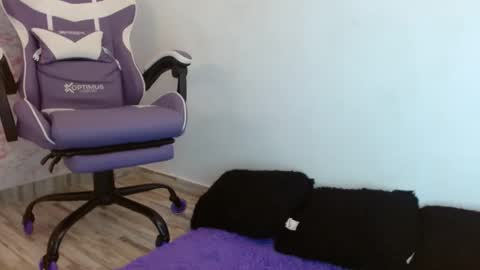 ANAH   online show from September 2025 08:42:02 PM