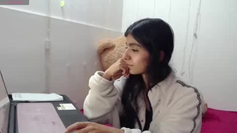 Anahi Browns online show from December 2025 08:04:01 PM