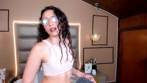 Ana Maria  online show from July 2026 02:05:17 AM