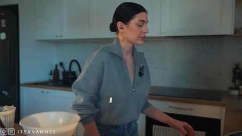 Snapshot of anamuse chatting on October 2025 03:13:01 PM Ana online show from October 2025 03:13:01 PM