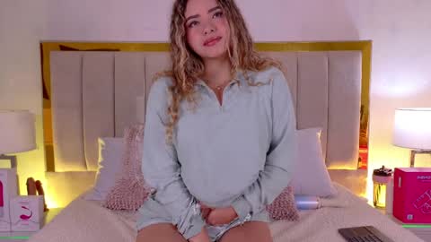 Mia online show from April 2026 12:27:01 PM