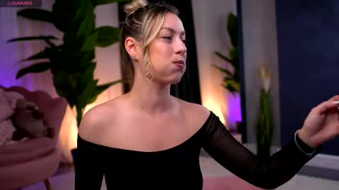 AnastasiaMills online show from November 2025 10:01:02 PM