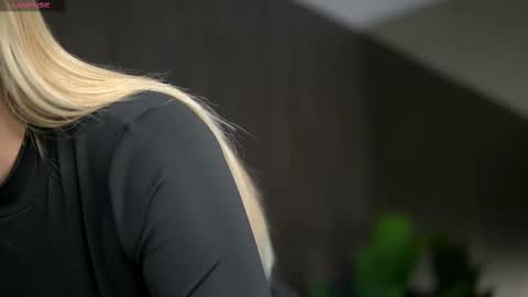 AnastasyaNoir online show from November 2025 06:12:01 AM