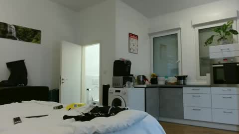 Snapshot of andfel chatting on June 2026 09:18:02 AM andfel online show from June 2026 09:18:02 AM