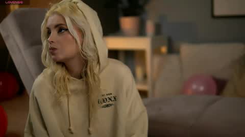 Rosse online show from April 2026 01:01:01 PM