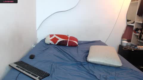 andr720413838 online show from December 2025 08:15:01 PM