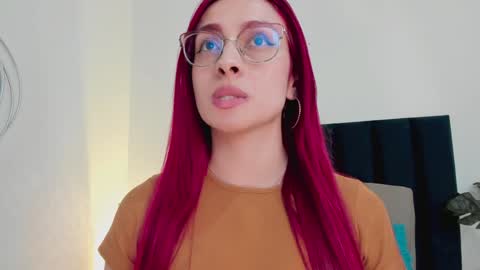 Andra Cyrus online show from January 2025 05:37:01 PM