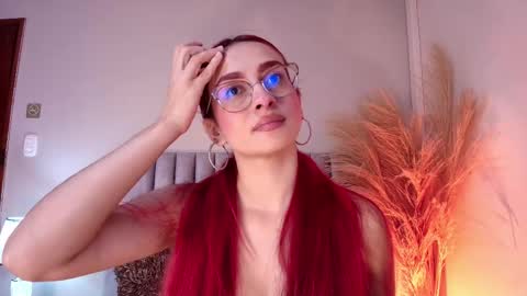 Andra Cyrus online show from October 2025 11:43:01 AM