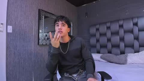 Snapshot of andre_parker chatting on December 2024 01:25:01 AM Andre Parker online show from December 2024 01:25:01 AM