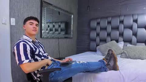 Snapshot of andre_parker chatting on December 2024 11:40:02 PM Andre Parker online show from December 2024 11:40:02 PM