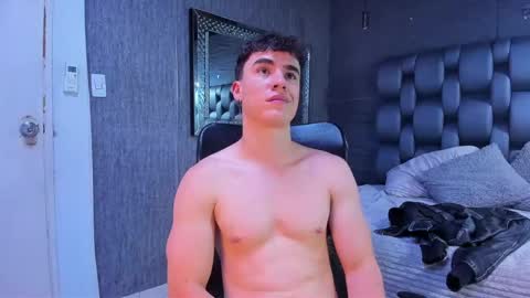 Snapshot of andre_parker chatting on January 2025 02:06:02 AM Andre Parker online show from January 2025 02:06:02 AM