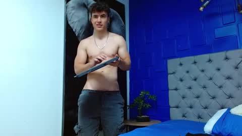 Snapshot of andre_parker chatting on February 2025 01:33:01 AM Andre Parker online show from February 2025 01:33:01 AM