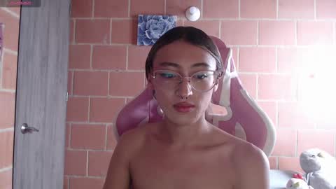 Snapshot of andrea_camila chatting on September 2025 04:12:02 PM Andrea online show from September 2025 04:12:02 PM