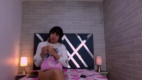 Snapshot of andrea_gill_ chatting on November 2025 12:04:02 PM Andres Gil online show from November 2025 12:04:02 PM