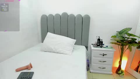  Andrea  online show from March 2025 01:31:02 PM