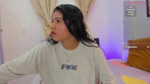 Snapshot of andrea_sancheez chatting on November 2025 11:32:01 AM Andrea online show from November 2025 11:32:01 AM