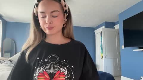 Snapshot of andreaelizabethxo chatting on September 2025 03:25:01 PM Andrea Elizabeth online show from September 2025 03:25:01 PM