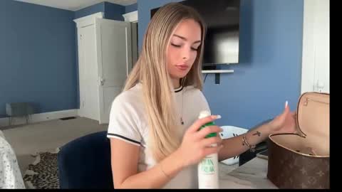 Snapshot of andreaelizabethxo chatting on September 2025 02:30:02 PM Andrea Elizabeth online show from September 2025 02:30:02 PM