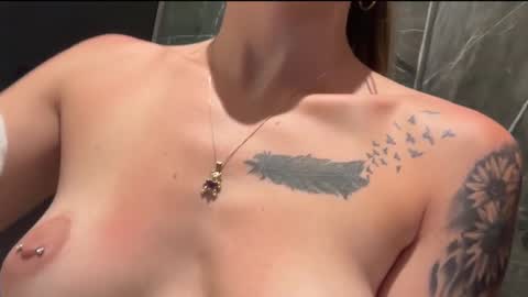 Snapshot of andreaelizabethxo chatting on September 2025 01:54:01 AM Andrea Elizabeth online show from September 2025 01:54:01 AM