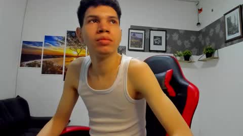 Snapshot of andrew_2811 chatting on October 2025 04:02:02 AM andrew_2811 online show from October 2025 04:02:02 AM