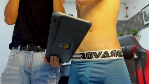 Snapshot of andrew_2811 chatting on November 2025 03:27:02 AM andrew_2811 online show from November 2025 03:27:02 AM