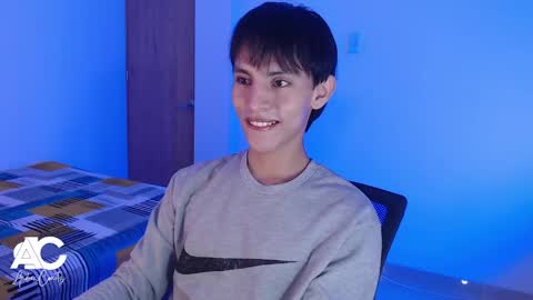 Snapshot of andrew_courtz chatting on April 2026 06:32:02 PM Andrew Courtz online show from April 2026 06:32:02 PM