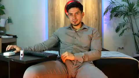 Snapshot of andrew_elliot chatting on July 2026 02:06:02 AM Andrew online show from July 2026 02:06:02 AM