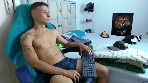 Snapshot of andrew_lover21 chatting on June 2026 06:52:02 AM Andrew online show from June 2026 06:52:02 AM
