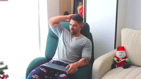 Andrew online show from December 2024 07:57:01 PM