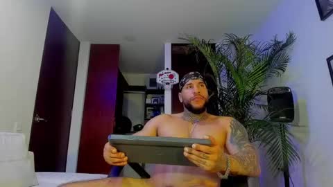 Snapshot of andrewjohnson0 chatting on March 2025 05:02:01 AM Andrew Johnson online show from March 2025 05:02:01 AM