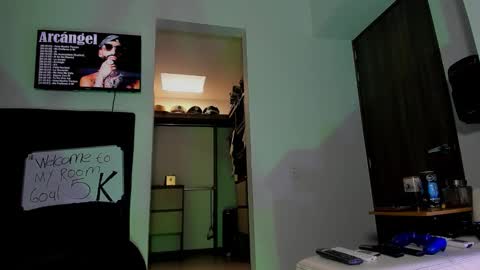 Snapshot of andrewjohnson0 chatting on October 2025 05:58:02 PM Andrew Johnson online show from October 2025 05:58:02 PM