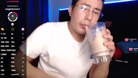 andrewmhilton_ online show from February 2025 03:21:01 AM