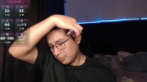 andrewmhilton_ online show from December 2025 06:17:02 AM