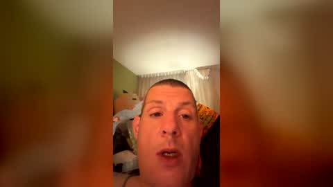 Snapshot of andrewmkespo chatting on July 2026 01:42:02 AM andrewmkespo online show from July 2026 01:42:02 AM
