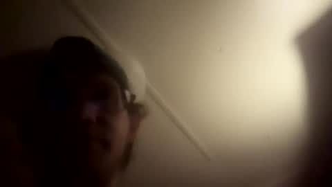 Snapshot of andrewraywv42 chatting on June 2026 03:21:02 AM rayray32 online show from June 2026 03:21:02 AM