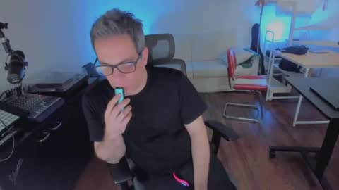 Snapshot of andy0pandi chatting on October 2025 04:21:02 AM Andrew online show from October 2025 04:21:02 AM