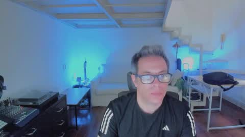 Snapshot of andy0pandi chatting on November 2025 06:32:01 PM Andrew online show from November 2025 06:32:01 PM