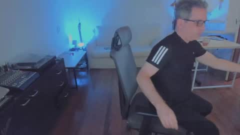 Snapshot of andy0pandi chatting on December 2025 10:42:01 AM Andrew online show from December 2025 10:42:01 AM