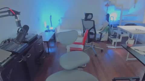 Snapshot of andy0pandi chatting on December 2025 07:09:01 PM Andrew online show from December 2025 07:09:01 PM