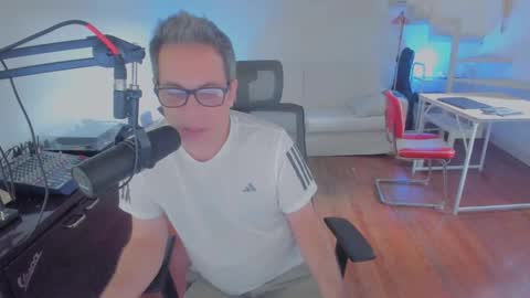 Snapshot of andy0pandi chatting on December 2025 06:04:02 PM Andrew online show from December 2025 06:04:02 PM