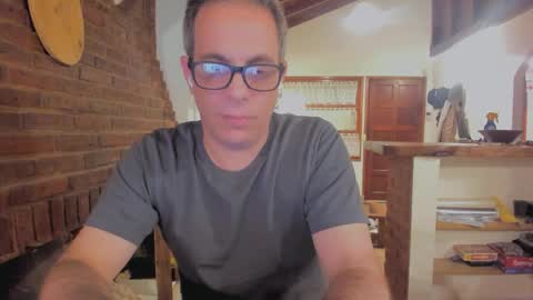 Andrew online show from February 2026 01:01:02 AM