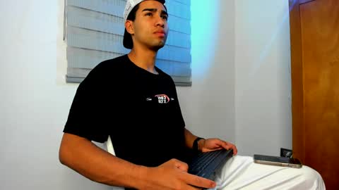 Snapshot of andy_0018 chatting on January 2025 08:00:01 AM Andy online show from January 2025 08:00:01 AM