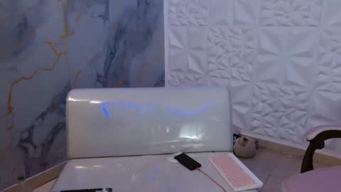 andy_dan1 online show from April 2026 09:05:02 PM